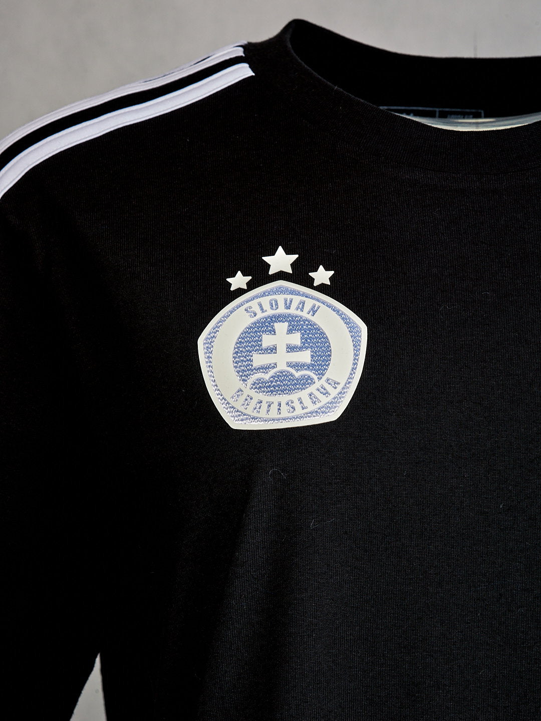 Schwarzes langes T-Shirt / Kleid von adidas mit weißem Logo