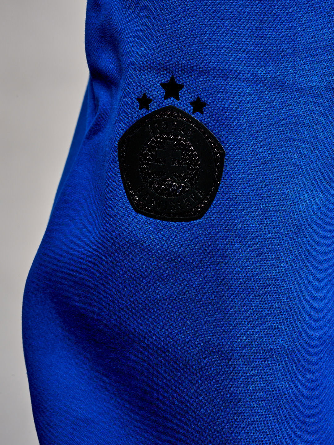 Adidas Herren Freizeithose Royalblau mit schwarzem Logo