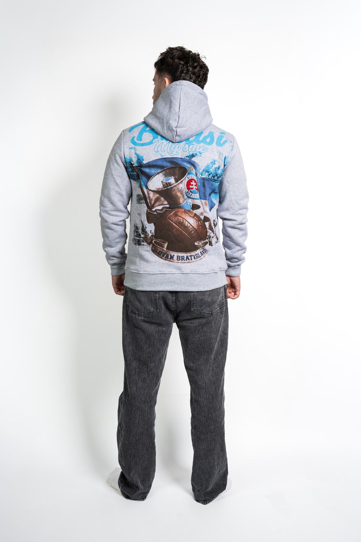 Slovan Style grauer Herren-Kapuzenpullover My sme Belasí
