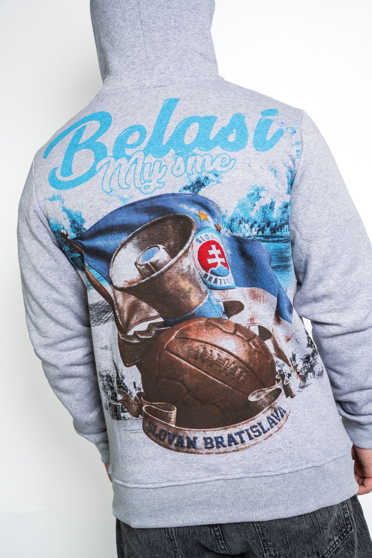 Slovan Style grauer Herren-Kapuzenpullover My sme Belasí