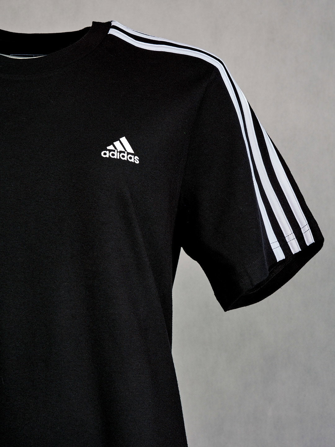 Schwarzes langes T-Shirt / Kleid von adidas mit weißem Logo