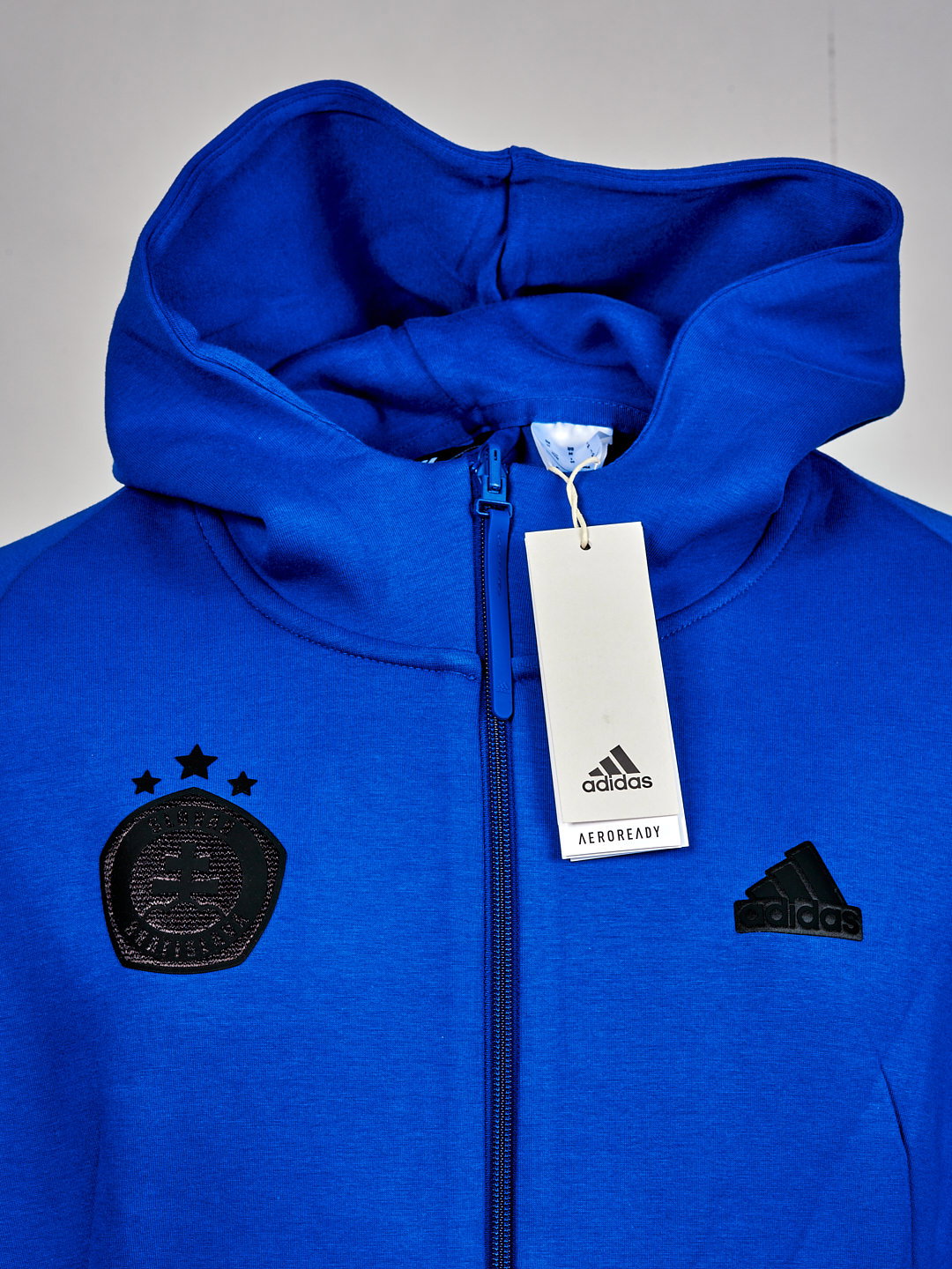 Königsblaue Adidas Kapuzenjacke mit Reißverschluss und schwarzem Logo