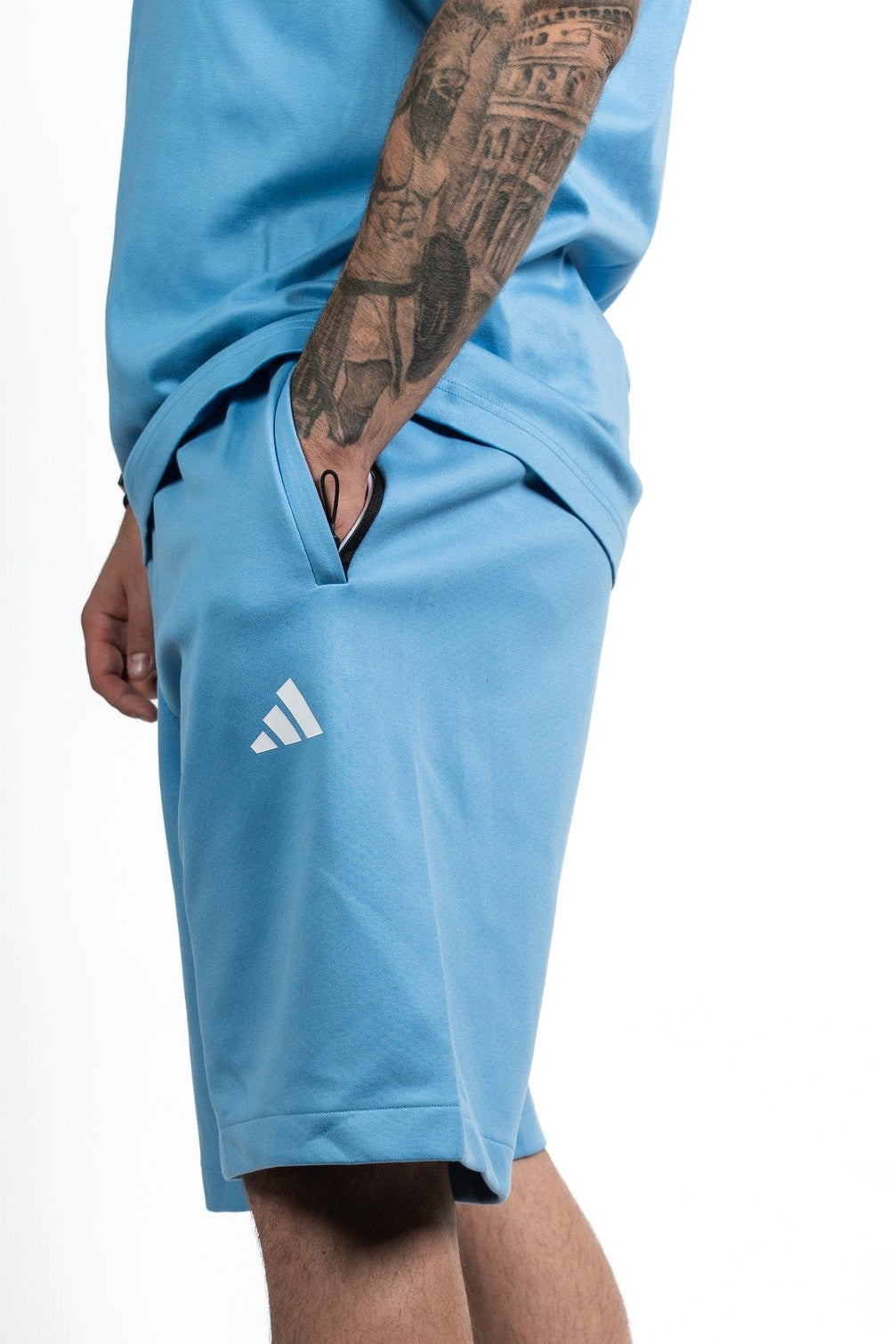Adidas Herren Z.N.E. hellblaue Shorts