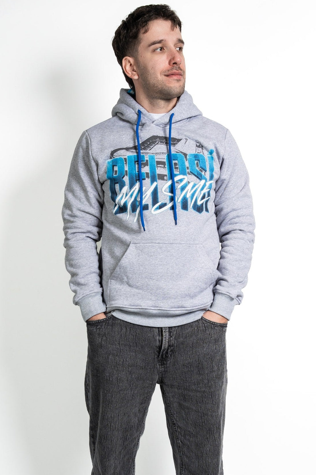 Slovan Style grauer Herren-Kapuzenpullover My sme Belasí