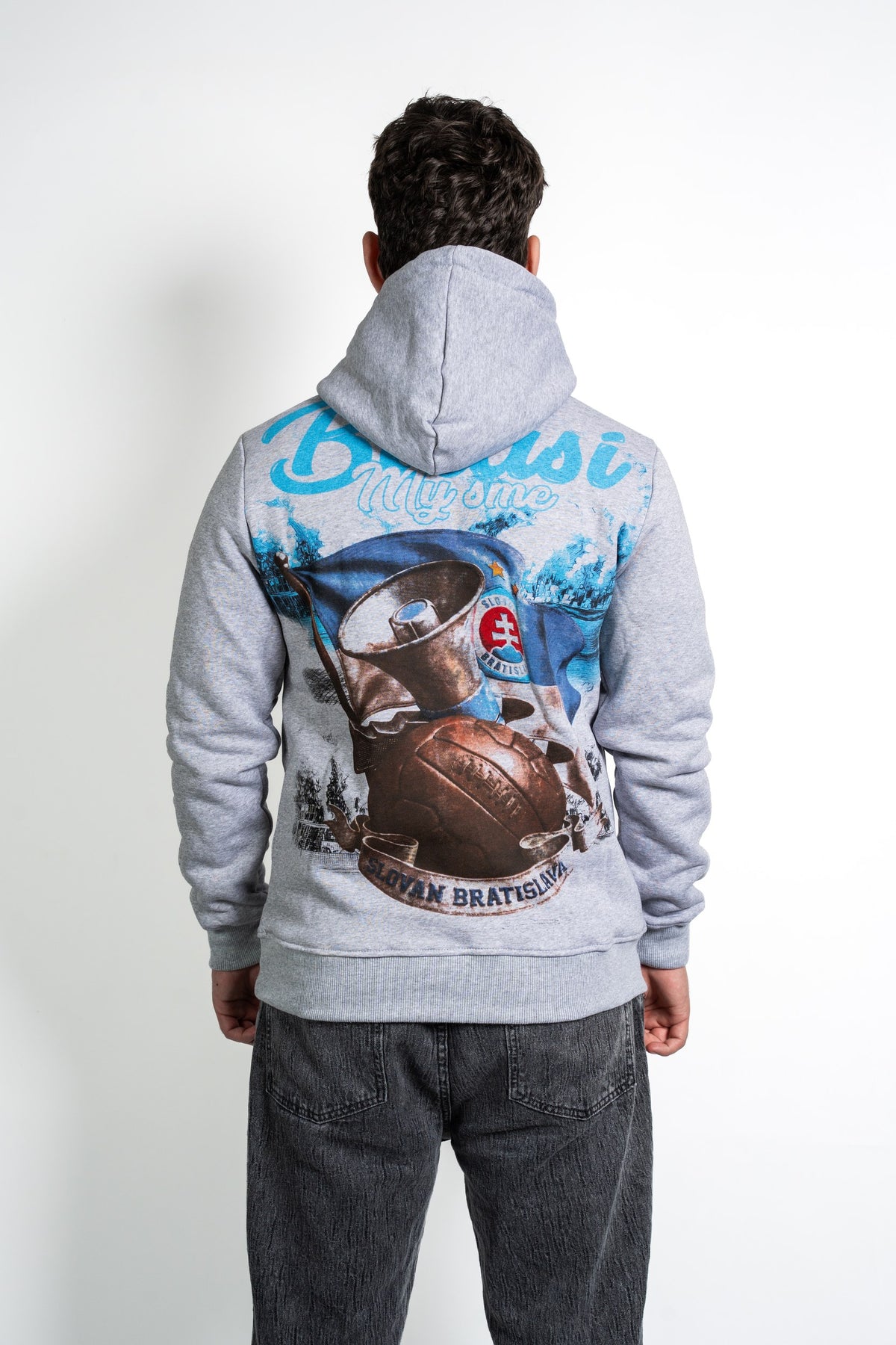Slovan Style grauer Herren-Kapuzenpullover My sme Belasí